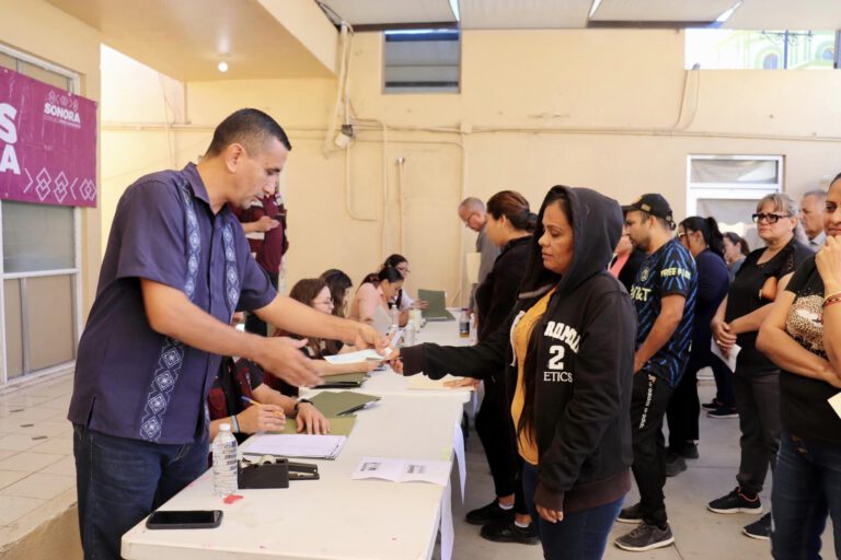 ENTREGA DE BECAS OPORTUNIDADES