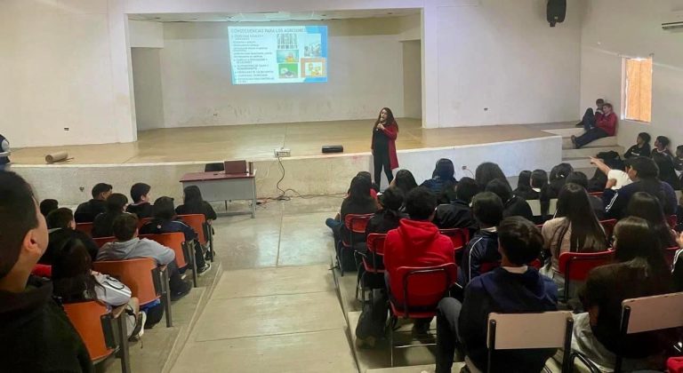 DIF ALTAR IMPARTE PLÁTICA SOBRE VIOLENCIA ESCOLAR.