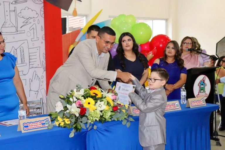 🎓✨ ALCALDE ASISTE A CLAUSURA EN EL PREESCOLAR HUELLITAS