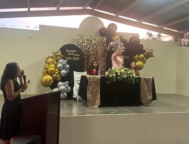 GRADUACIÓN EN EL JARDÍN DE NIÑOS CRI-CRI