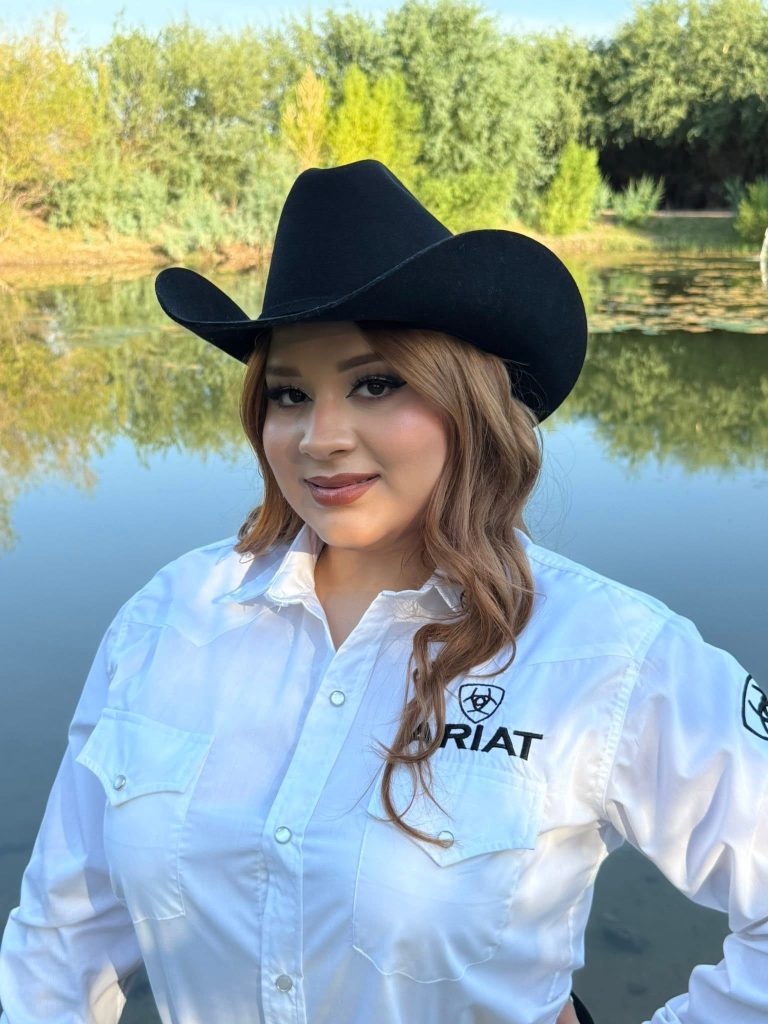 MÍA ALCARAZ CONTRERAS