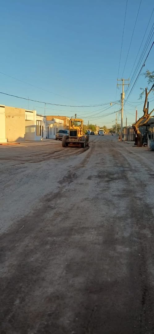 CONTINUAMOS CON LOS TRABAJOS DE MEJORAMIENTO URBANO EN COLONIAS DEL MUNICIPIO. 🚛🌴 🌳