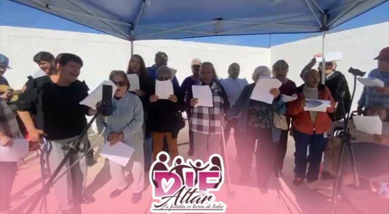 ENSAYO DE RONDALLA DE ADULTOS MAYORES DE DIF